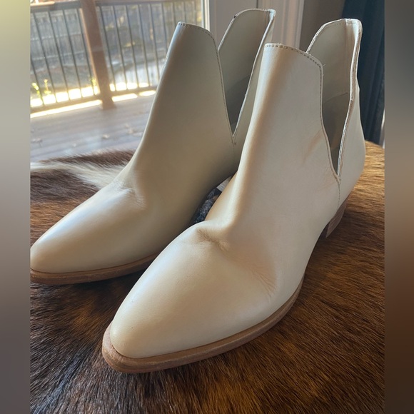 Free People Charm Double V Ankle Boot Ecru SZ 39.5 NEW - Picture 6 of 10